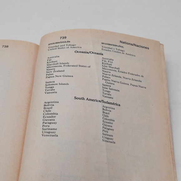 Webster's Comprehensive Spanish-English Dictionary Paperback Book New Edition - Picture 11 of 11